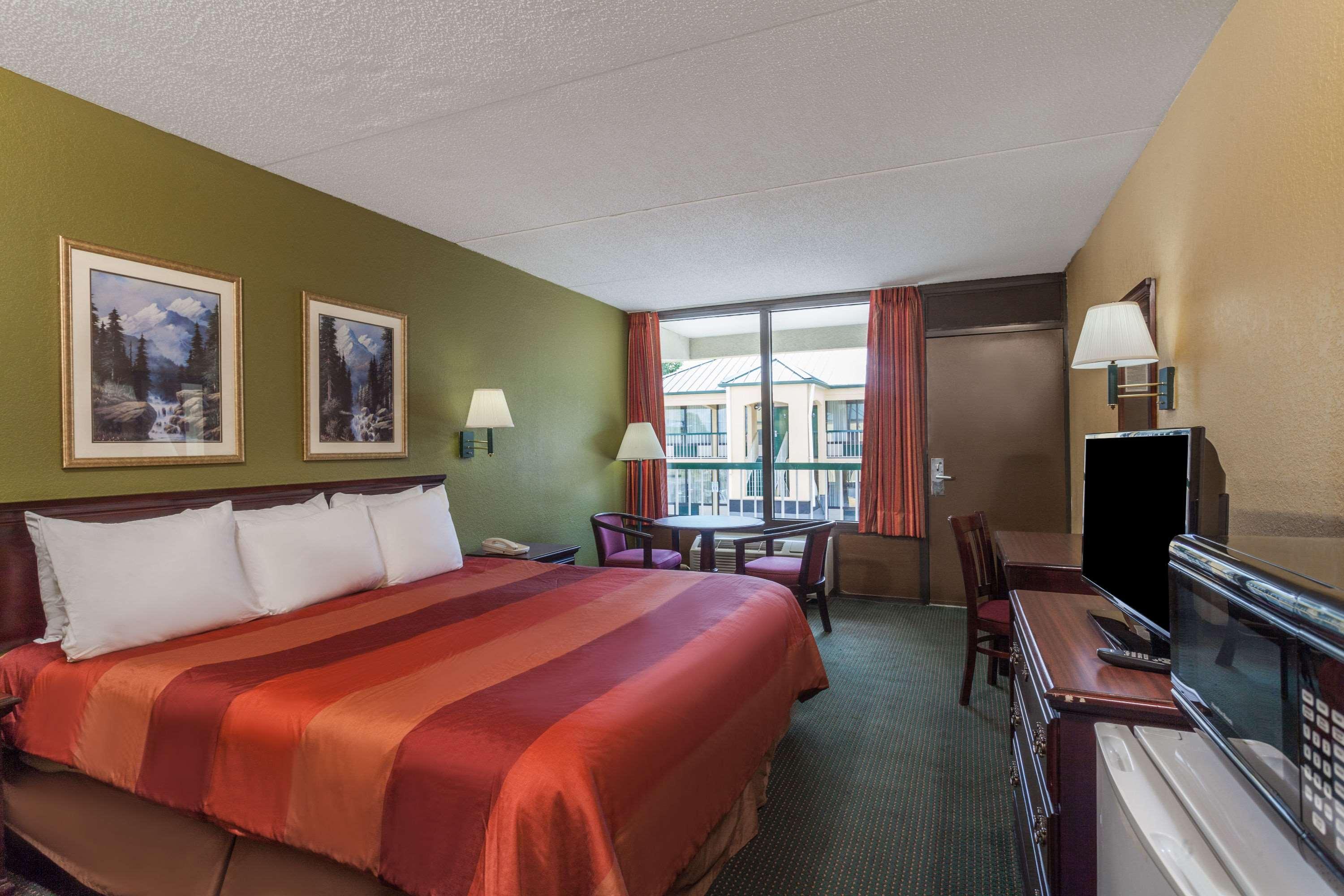 Days Inn By Wyndham Nashville Saint Thomas West Hospital Bagian luar foto