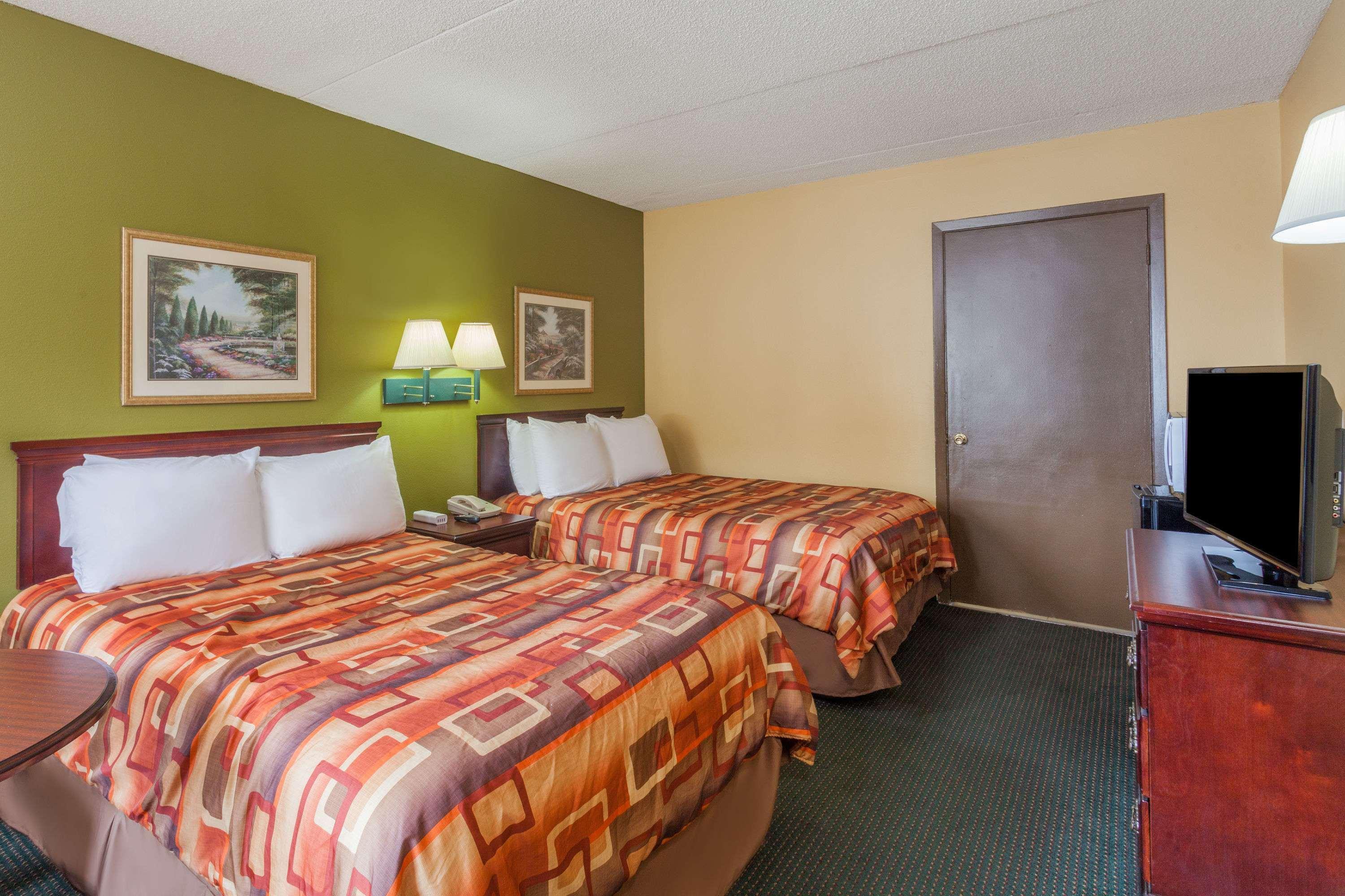 Days Inn By Wyndham Nashville Saint Thomas West Hospital Bagian luar foto