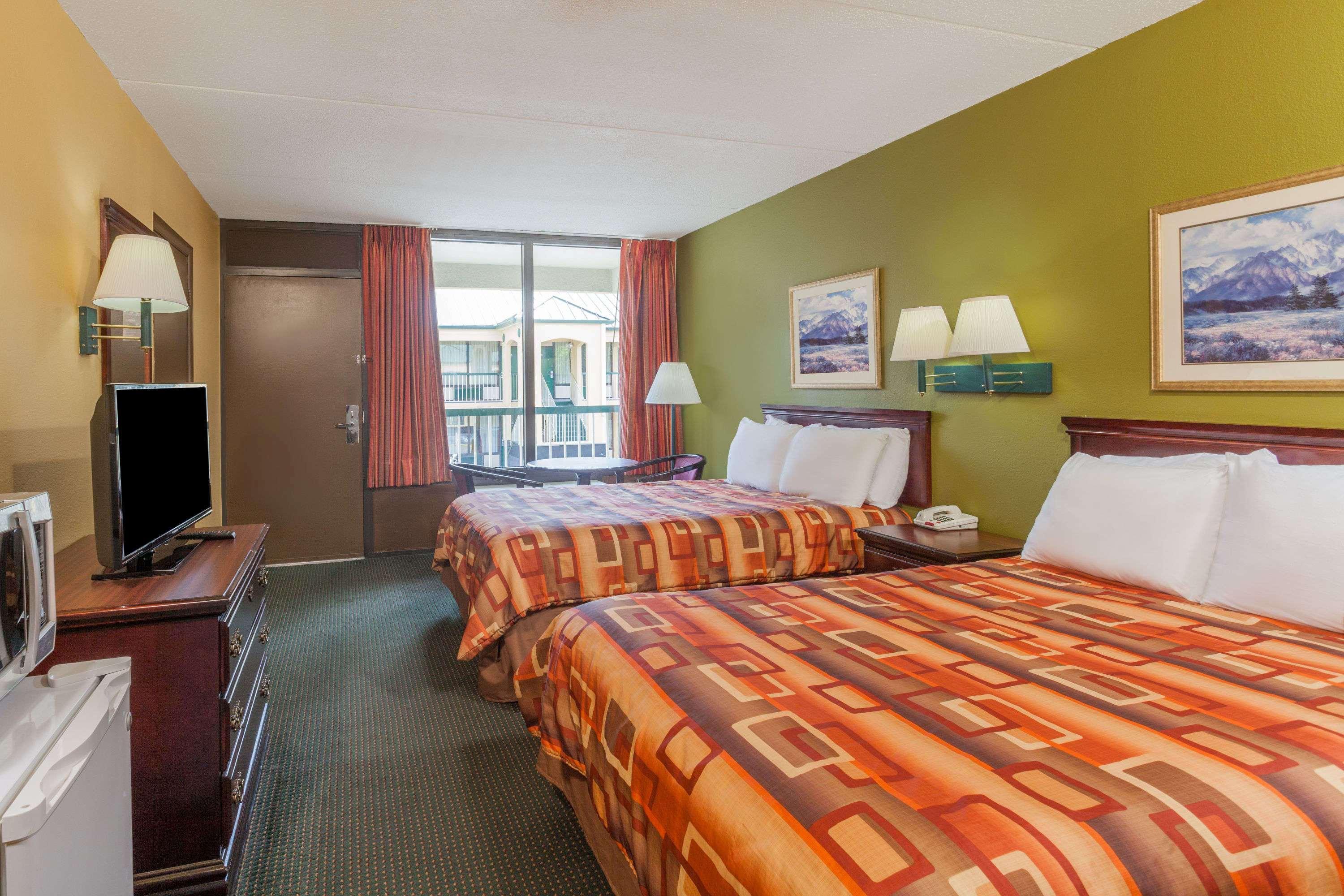 Days Inn By Wyndham Nashville Saint Thomas West Hospital Bagian luar foto