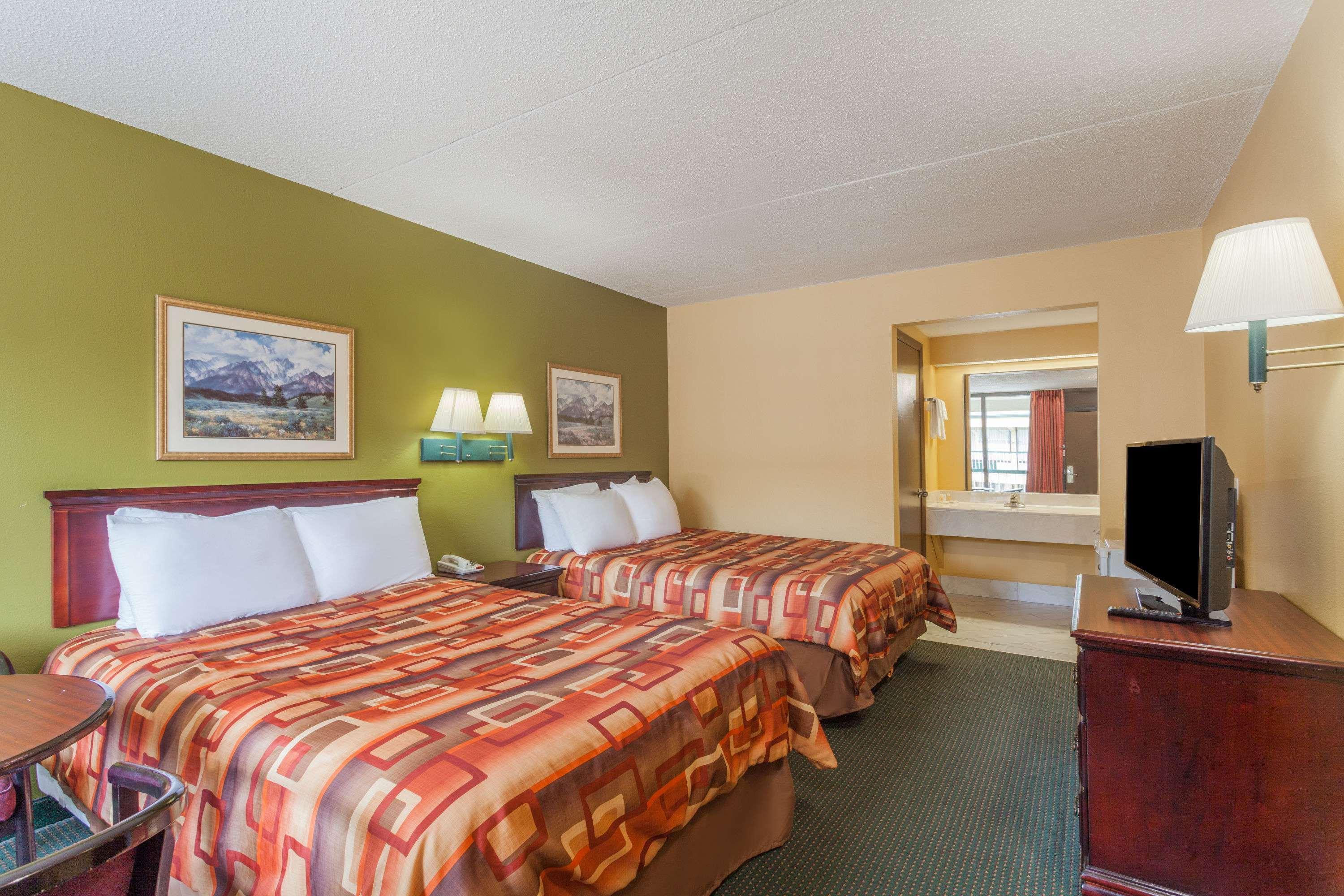 Days Inn By Wyndham Nashville Saint Thomas West Hospital Bagian luar foto