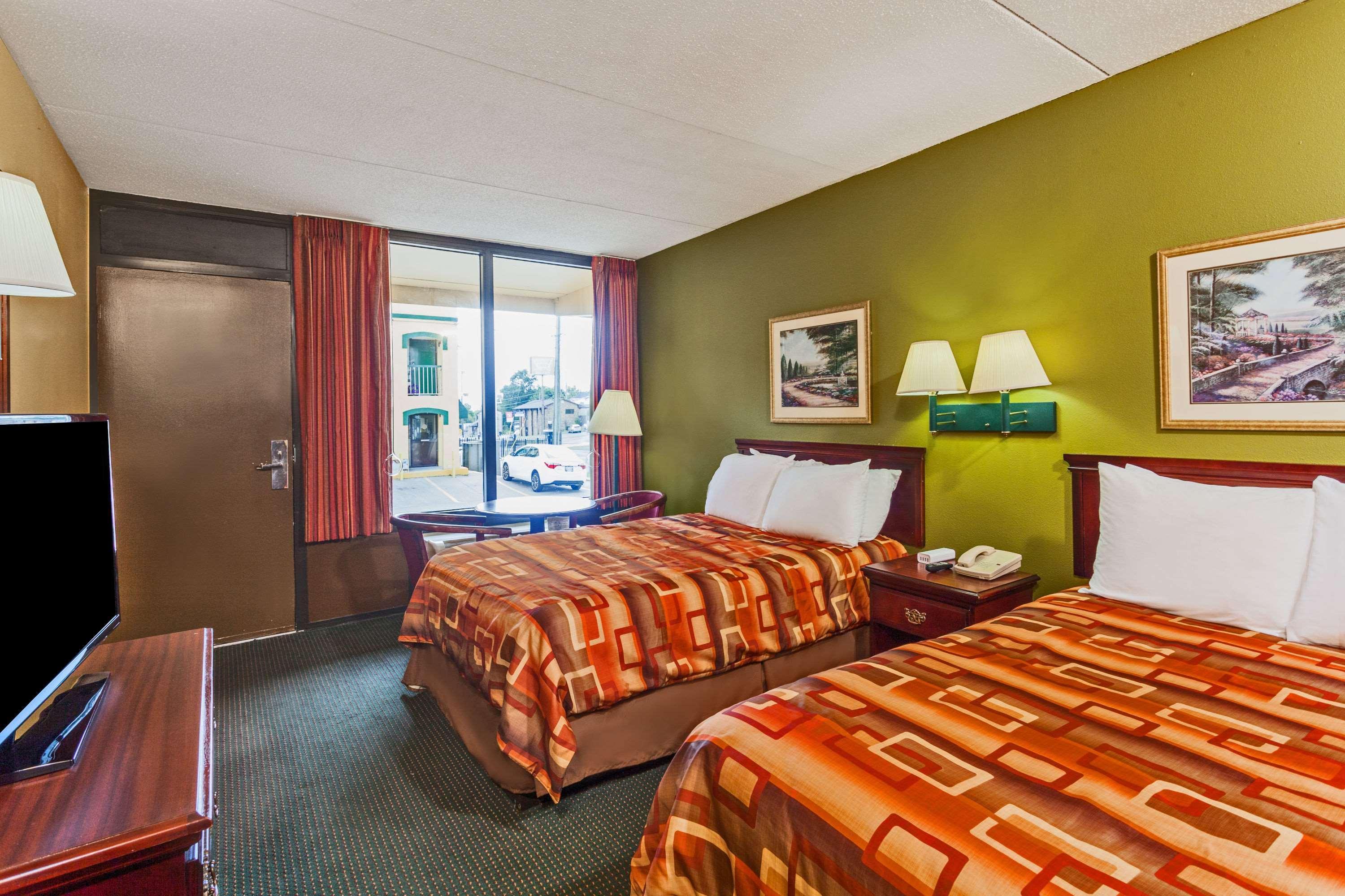 Days Inn By Wyndham Nashville Saint Thomas West Hospital Bagian luar foto