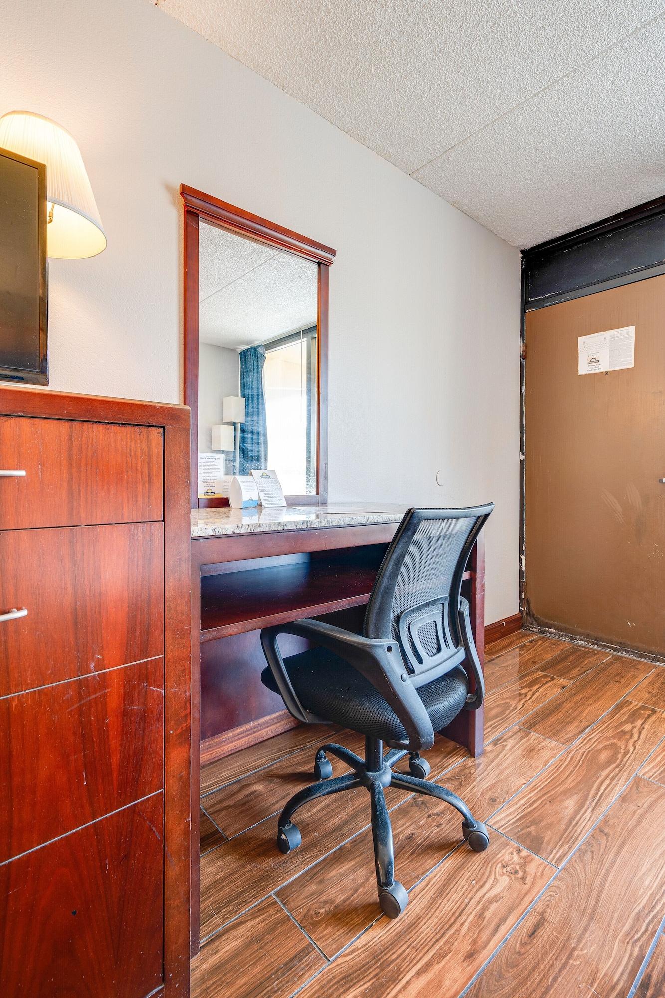 Days Inn By Wyndham Nashville Saint Thomas West Hospital Bagian luar foto