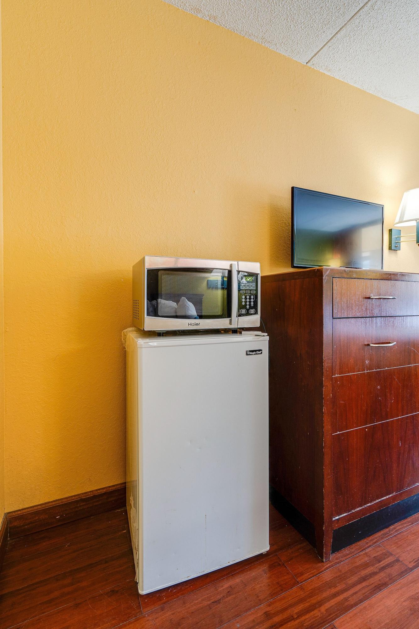 Days Inn By Wyndham Nashville Saint Thomas West Hospital Bagian luar foto