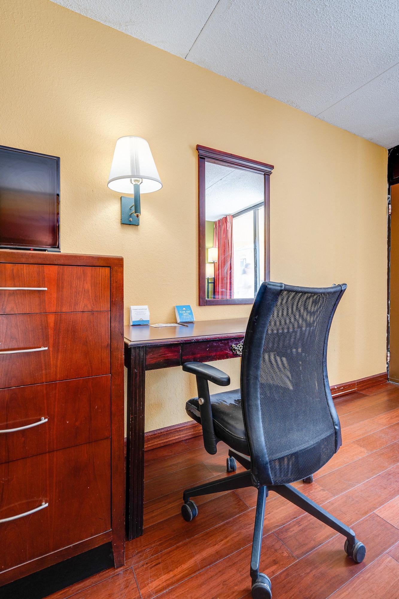 Days Inn By Wyndham Nashville Saint Thomas West Hospital Bagian luar foto