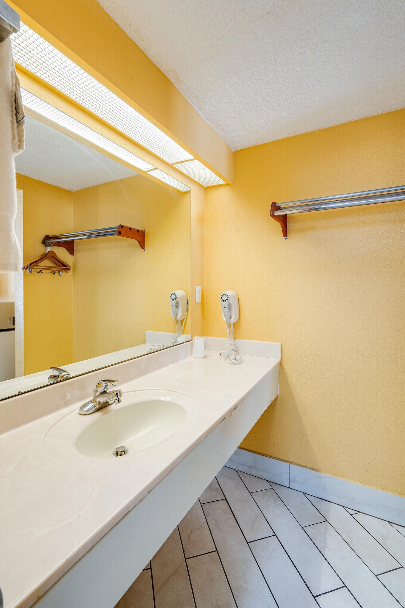Days Inn By Wyndham Nashville Saint Thomas West Hospital Bagian luar foto