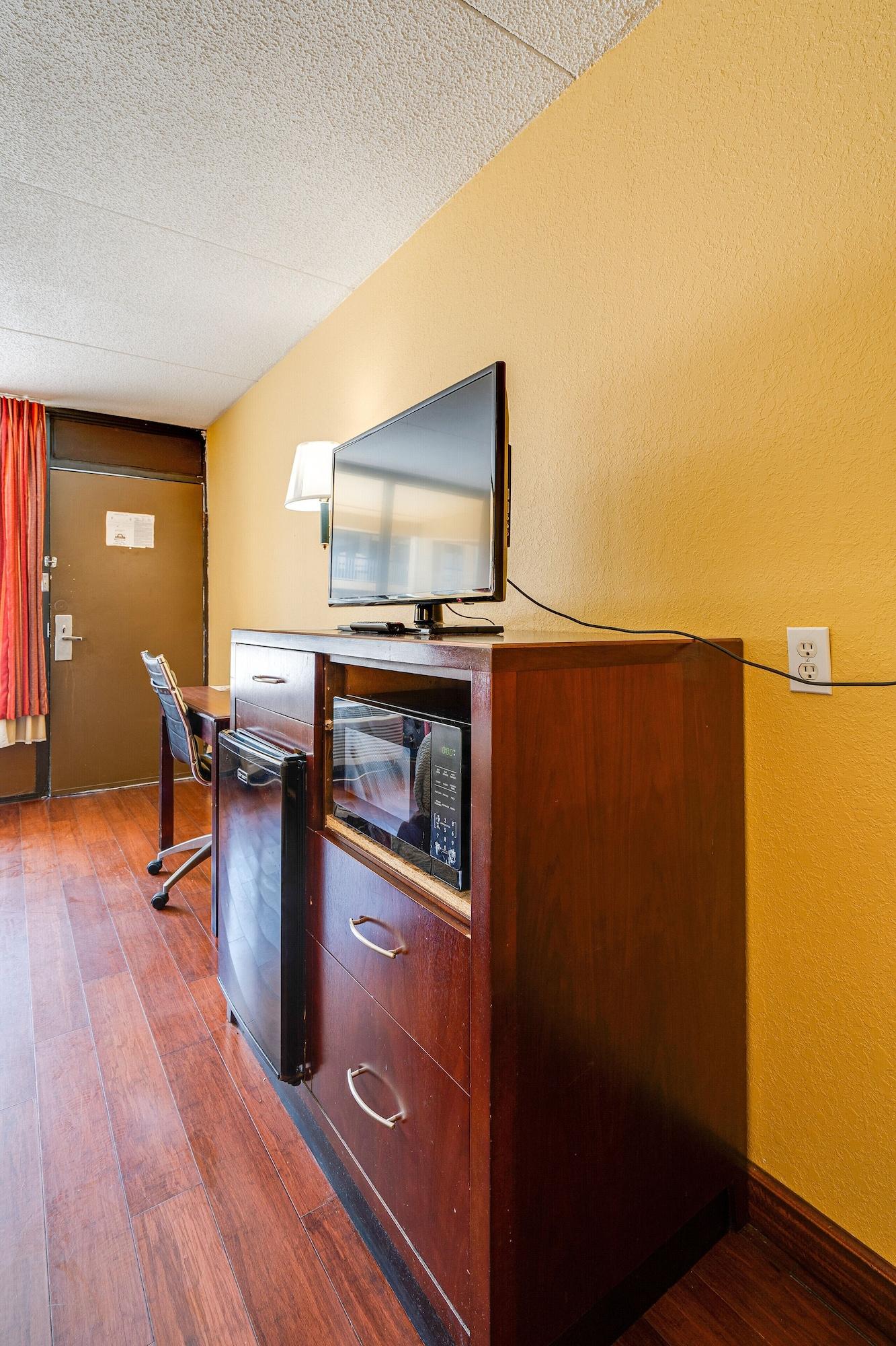 Days Inn By Wyndham Nashville Saint Thomas West Hospital Bagian luar foto