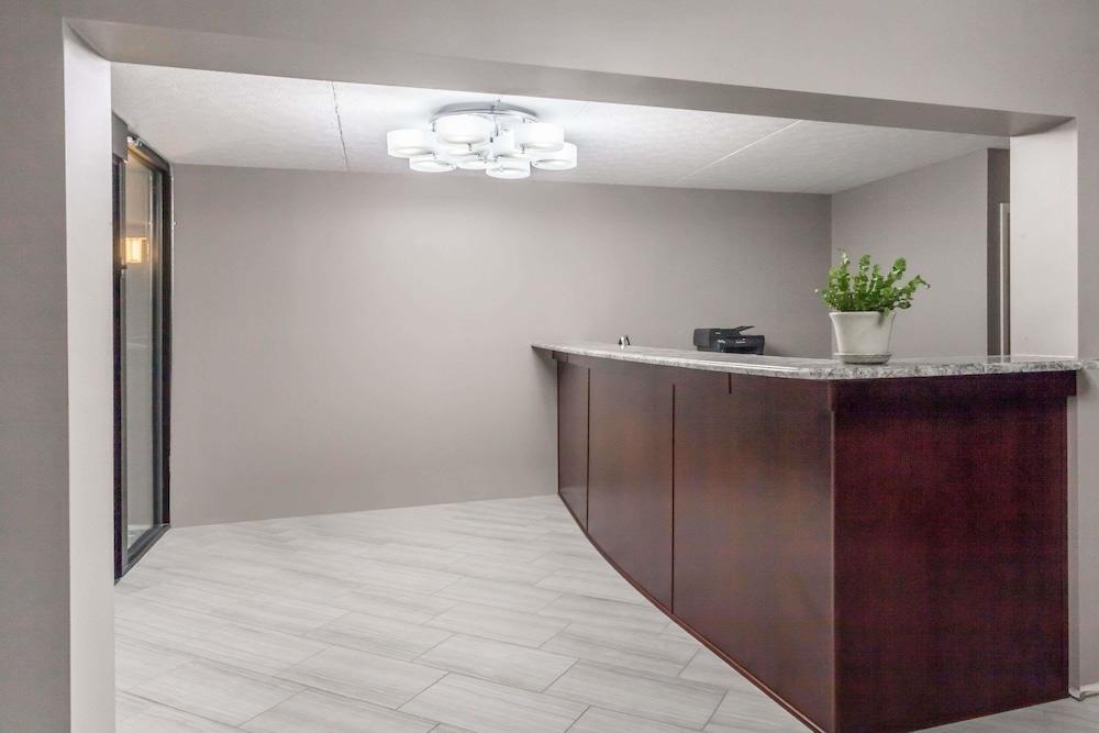 Days Inn By Wyndham Nashville Saint Thomas West Hospital Bagian luar foto