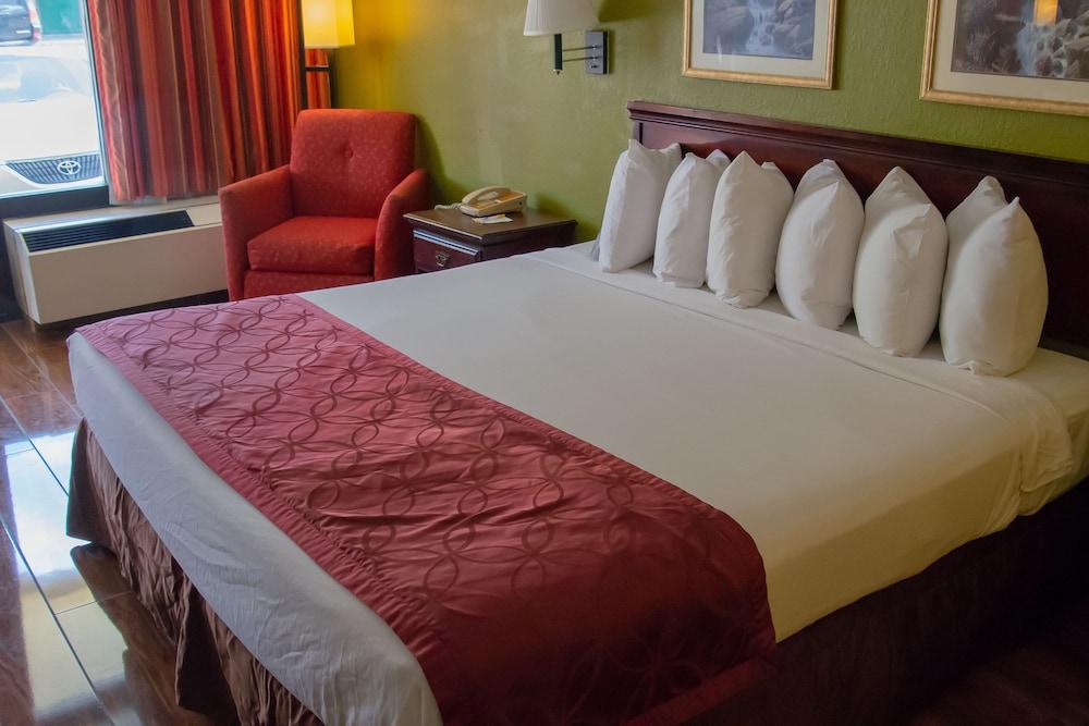 Days Inn By Wyndham Nashville Saint Thomas West Hospital Bagian luar foto